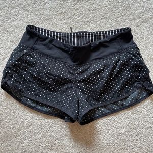 Lululemon Speed Shorts Woman's Size 6 Dotted Black Shorts